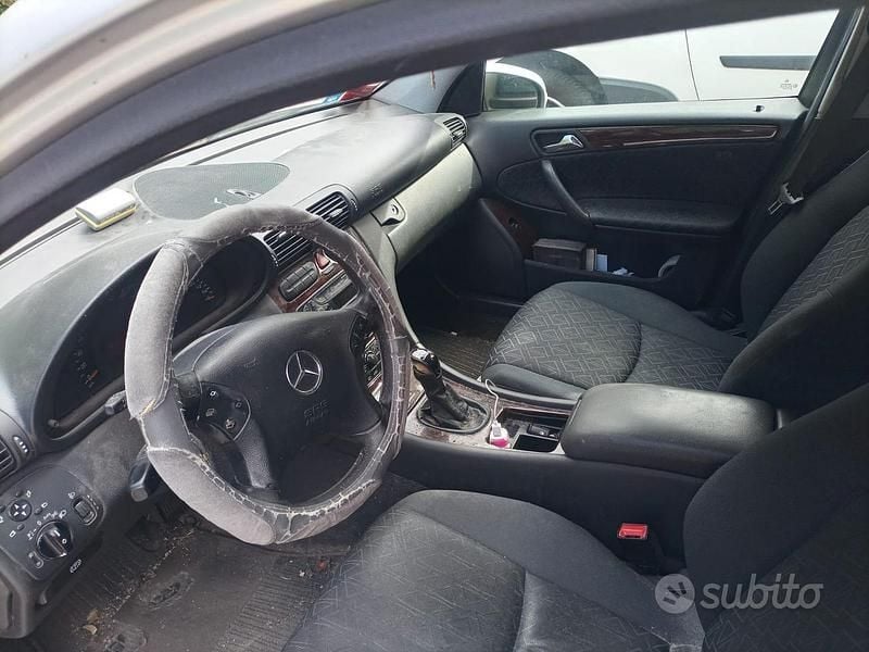 Usata Mercedes C200 Elegance 122 CV (89 kW) 2003 Grigio Berlina