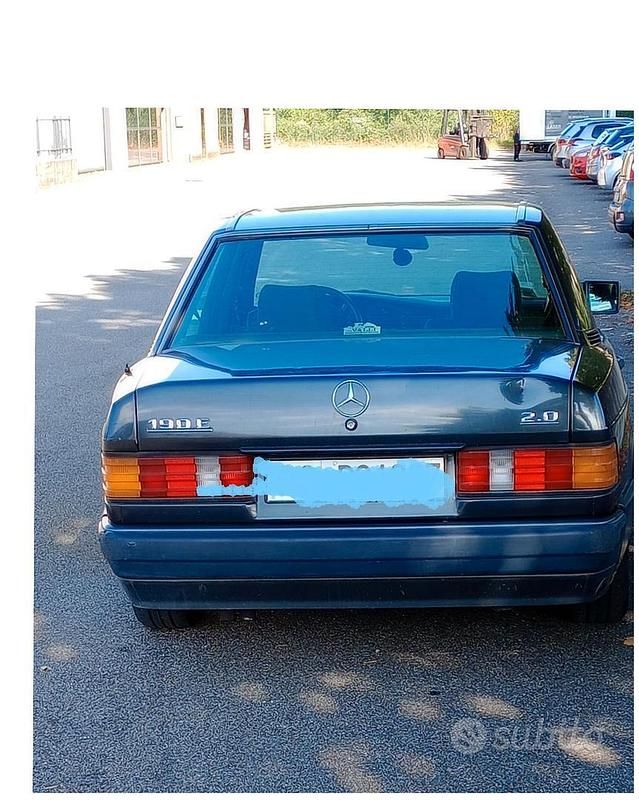 Usata Mercedes 190 105 CV (77 kW) 1992 Nero Berlina