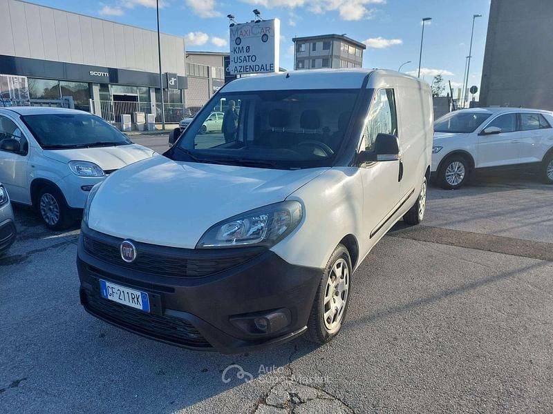 Usata Fiat Doblò Lounge 105 CV (77 kW) 2021 Bianco Monovolume