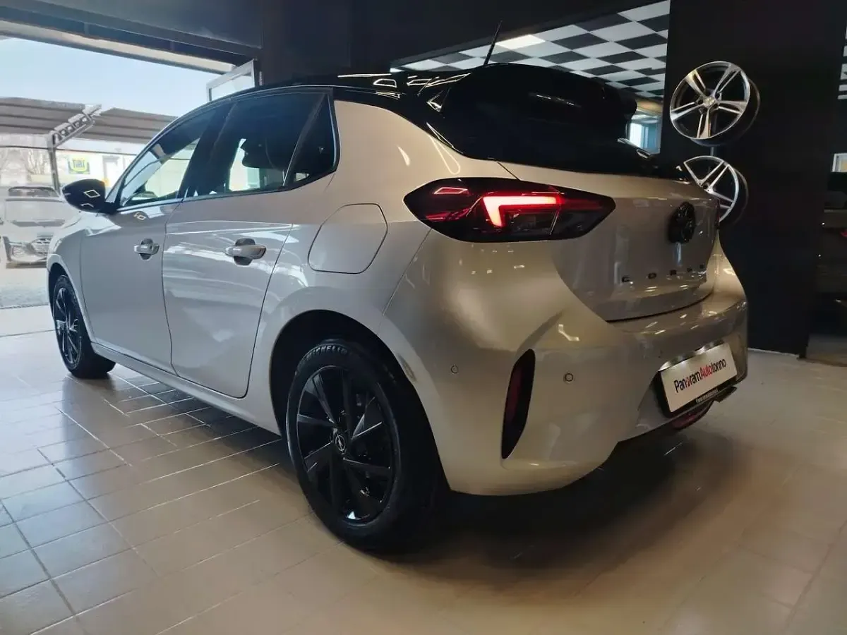 Usata Opel Corsa 101 CV (74 kW) 2025 Nero Utilitaria