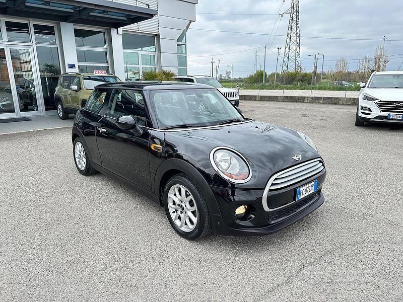 Usata Mini Cooper D Business 116 CV (85 kW) 2016 Nero Utilitaria