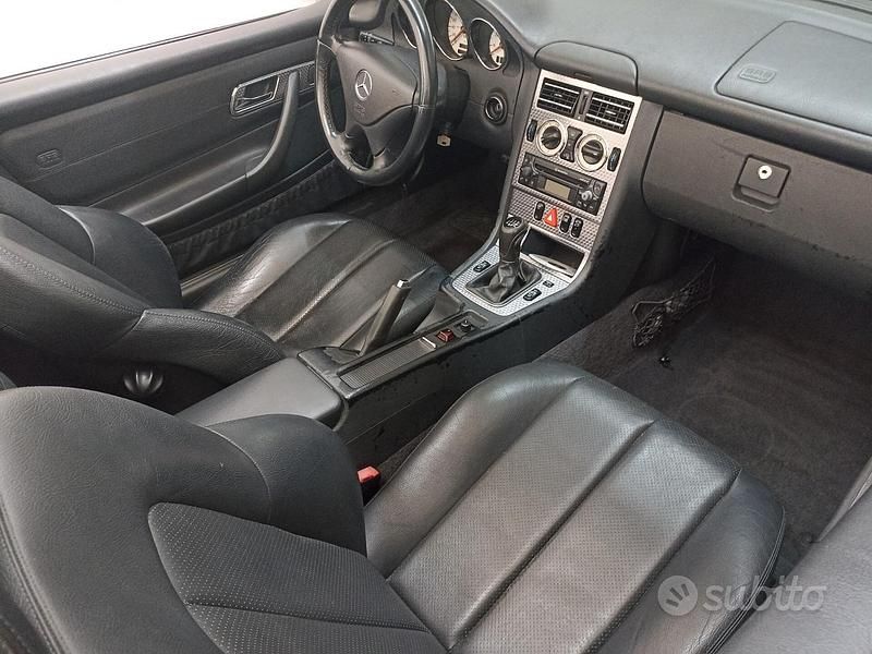 Usata Mercedes SLK200 163 CV (119 kW) 2000 Argento Cabrio