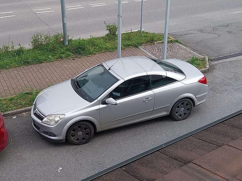 Usata Opel Astra Cabriolet Enjoy 116 CV (85 kW) 2008 Argento Cabrio