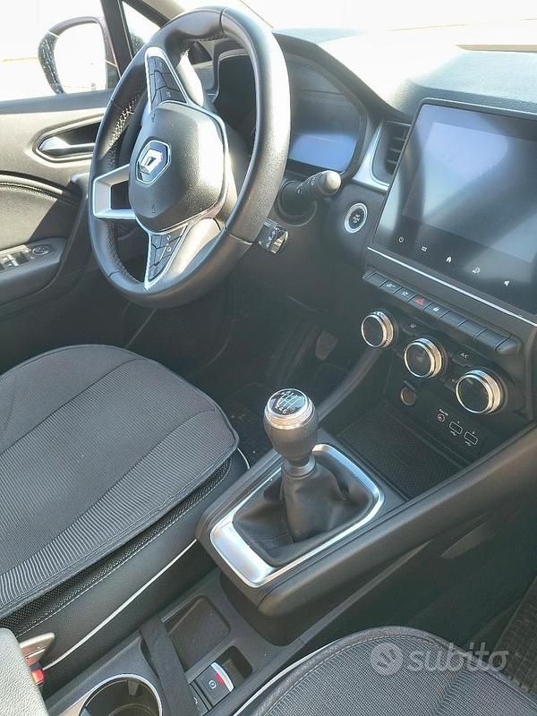 Usata Renault Captur 100 CV (73 kW) 2023 Grigio SUV