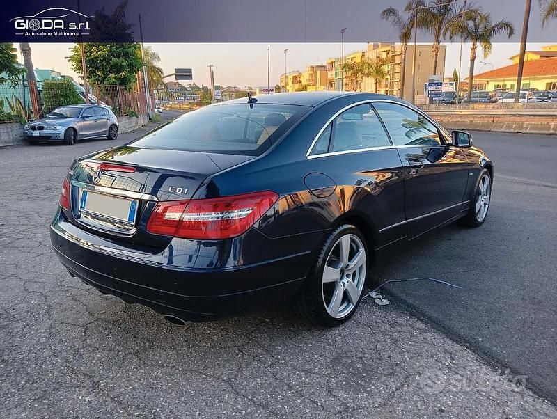 Usata Mercedes E350 231 CV (169 kW) 2011 Blu Coupé