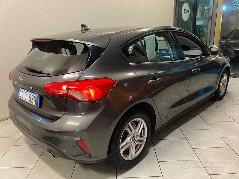 Usata Ford Focus 120 CV (88 kW) 2021 Grigio Berlina