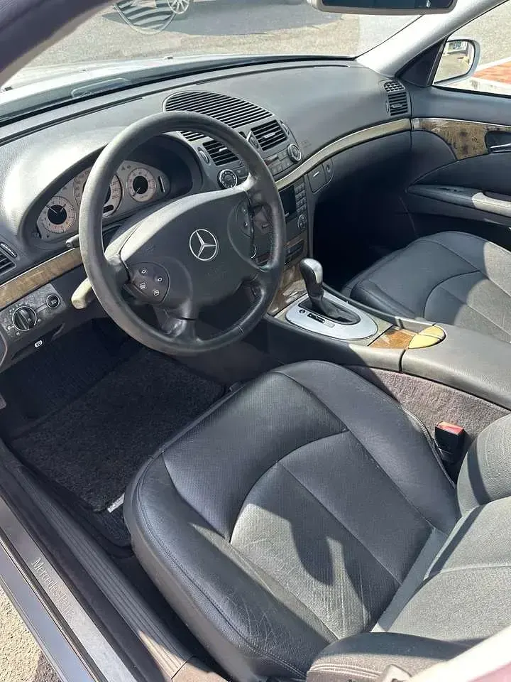 Usata Mercedes E320 Avantgarde 224 CV (164 kW) 2002 Argento Berlina