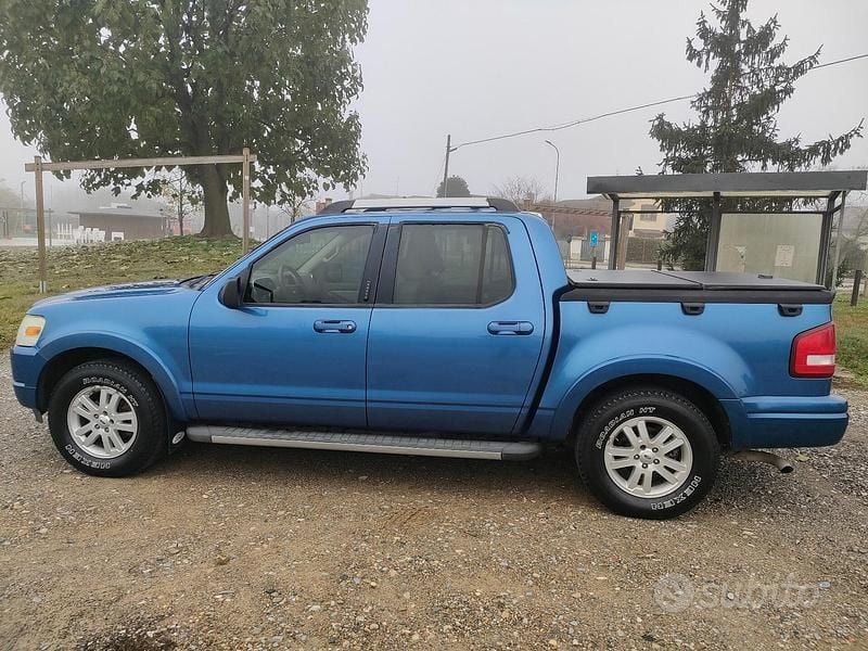 Usata Ford Explorer 203 CV (149 kW) 2010 Blu SUV