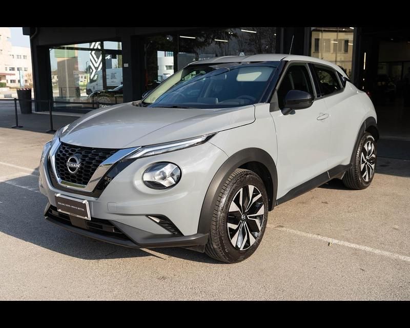 Usata Nissan Juke Acenta 114 CV (83 kW) 2022 Ceramic gray SUV