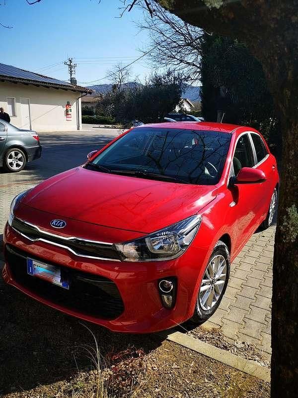Usata Kia Rio 101 CV (74 kW) 2020 Rosso Berlina