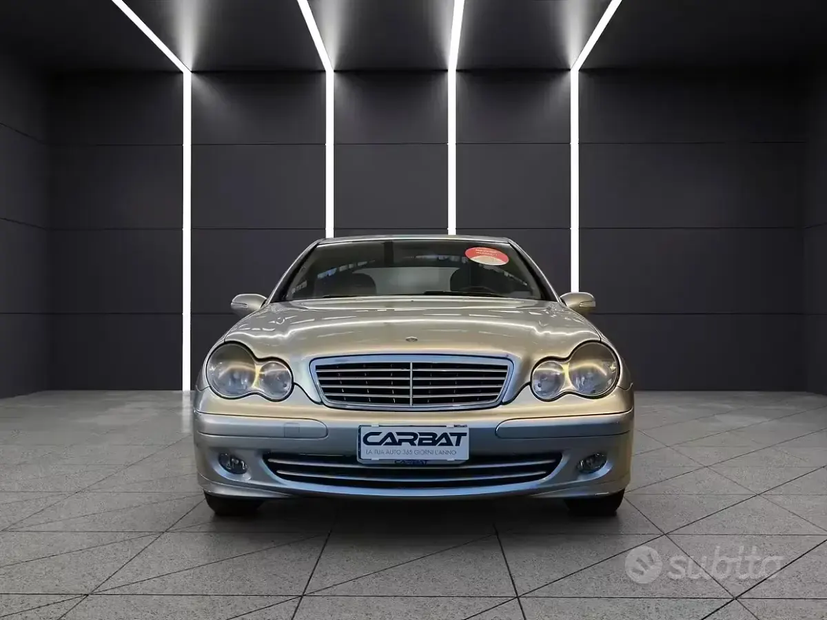 Usata Mercedes C220 Elegance 150 CV (110 kW) 2004 Grigio Berlina