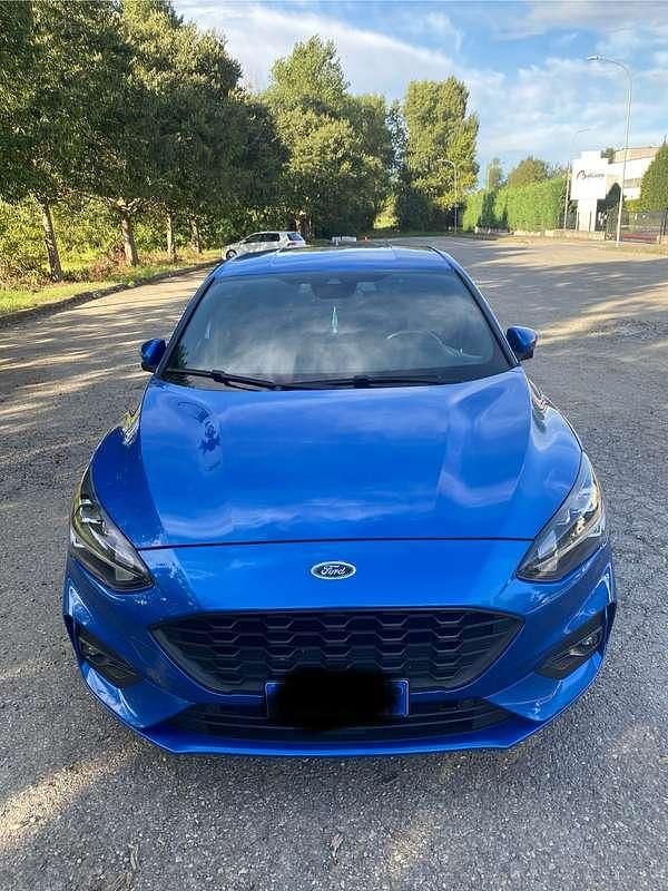 Blu/azzurro Usata 2018 Ford Focus Tre volumi | 13.000 € (Molto cara) - Immagine 1/4