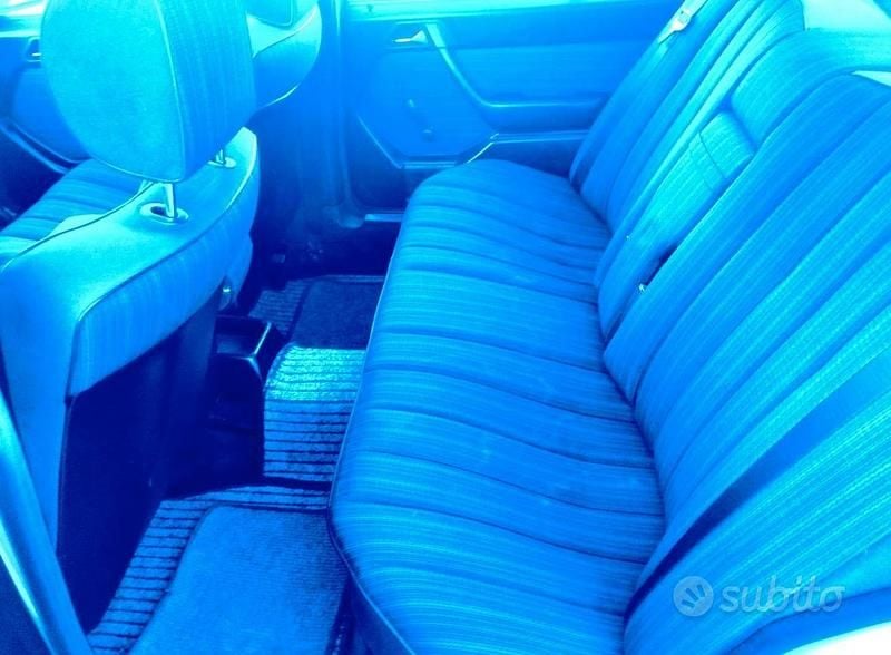 Usata Mercedes E250 1988 Grigio Berlina