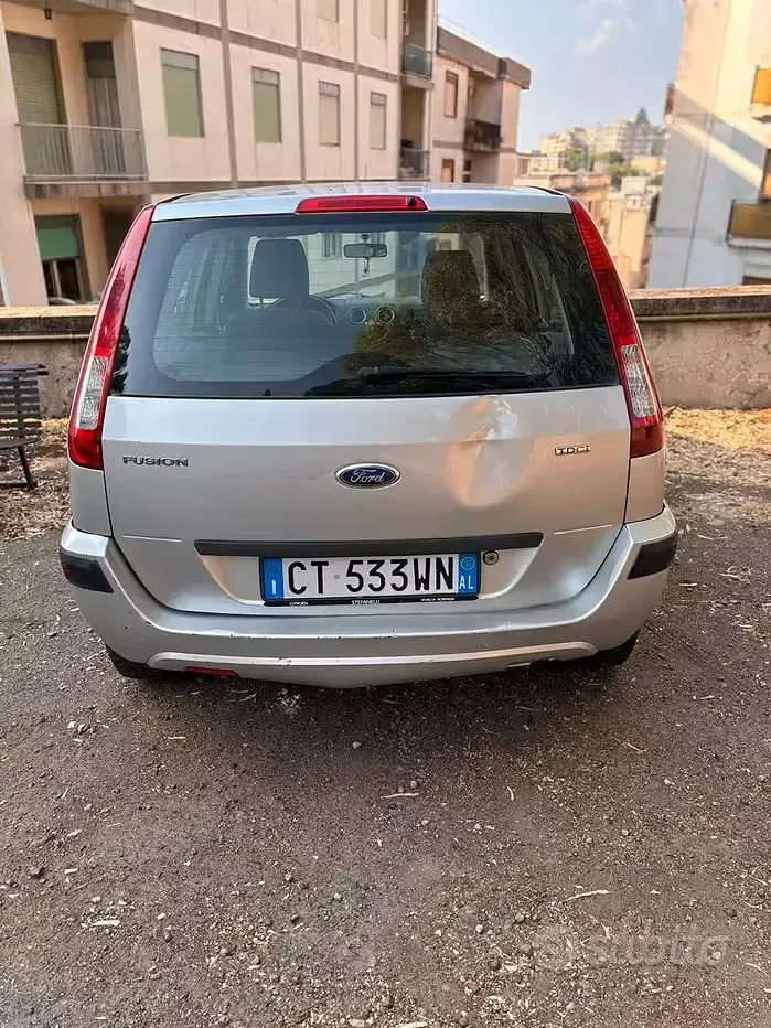 Usata Ford Fusion 68 CV (50 kW) 2005 Grigio Utilitaria