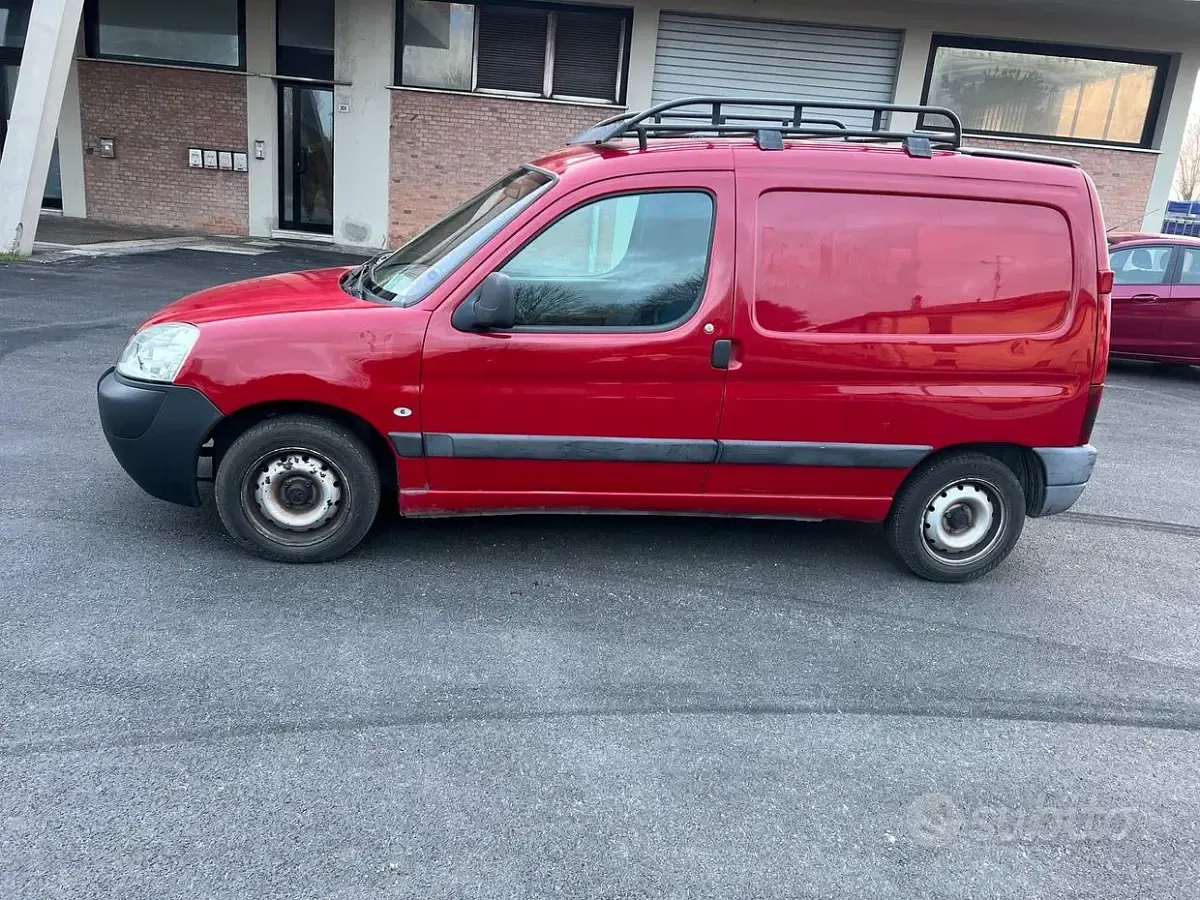 Usata Peugeot Partner 69 CV (50 kW) 2005 Rosso Monovolume