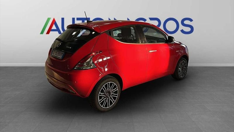 Usata Lancia Ypsilon Gold 69 CV (50 kW) 2022 Rosso argilla Utilitaria