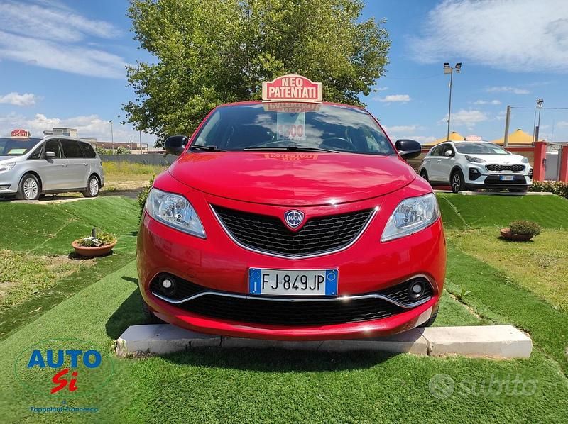 Usata Lancia Ypsilon 95 CV (69 kW) 2017 Rosso Utilitaria