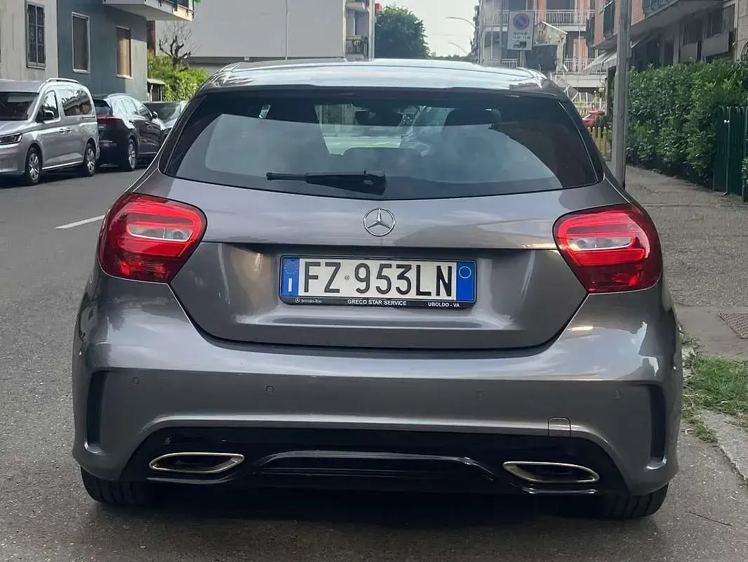 Usata Mercedes 180 Premium 122 CV (89 kW) 2018 Grigio Berlina