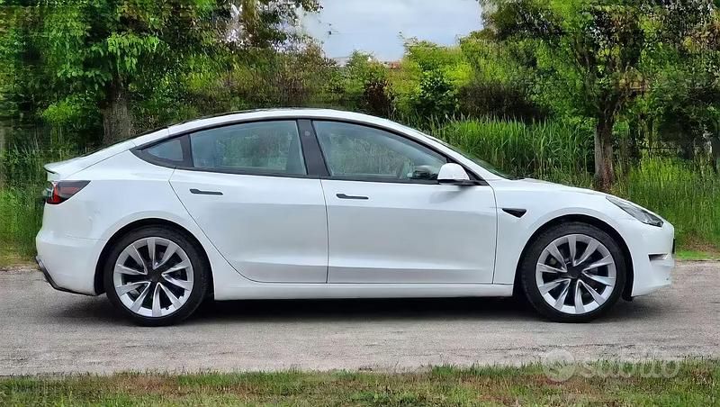 Usata Tesla Model 3 RWD 208 kW (283 CV) 2021 Bianco Berlina