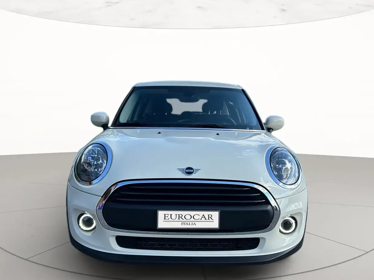 Begagnad Mini ONE 75 HK (55 kW) 2021 Vit Halvkombi