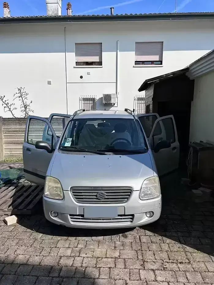 Usata Suzuki Wagon R+ 76 CV (55 kW) 2003 Grigio Monovolume