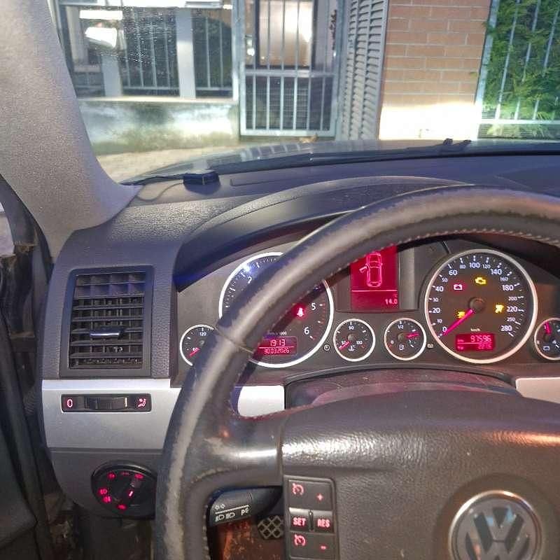 Usata VW Touareg Exclusive 174 CV (127 kW) 2008 Grigio SUV