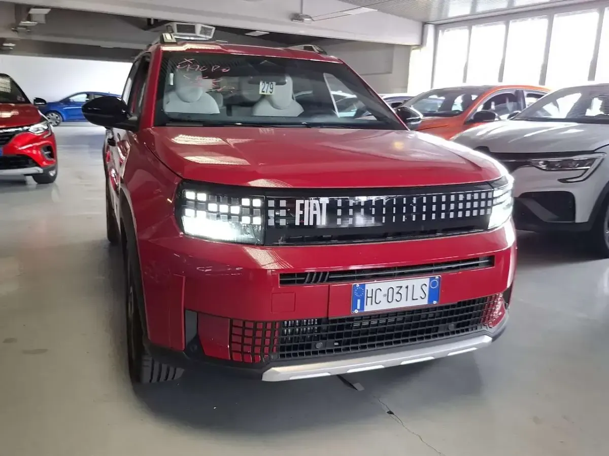 Usata Fiat Grande Panda La Prima 101 CV (74 kW) 2026 Other Utilitaria