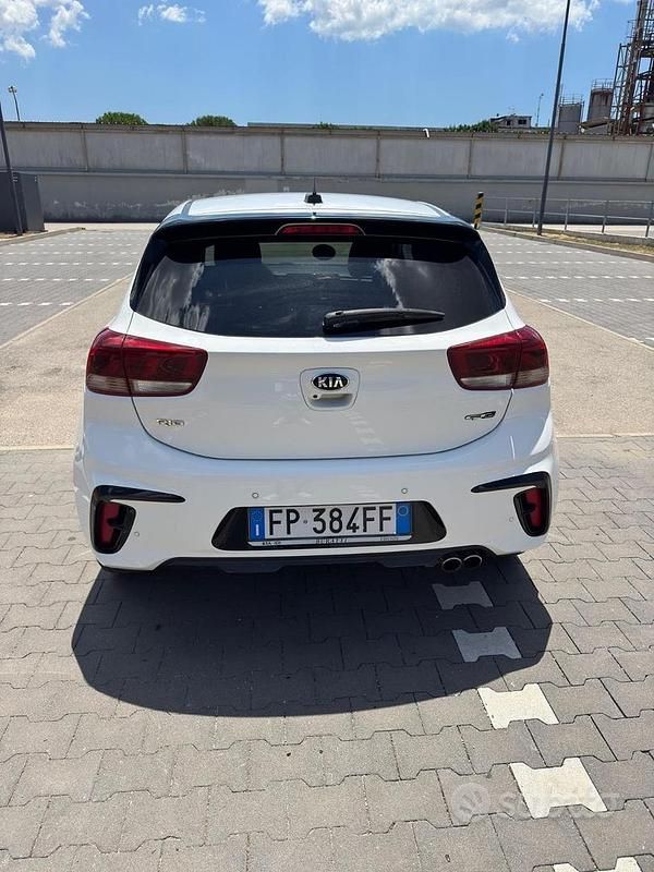 Usata Kia Rio GT-Line 120 CV (88 kW) 2018 Bianco Berlina