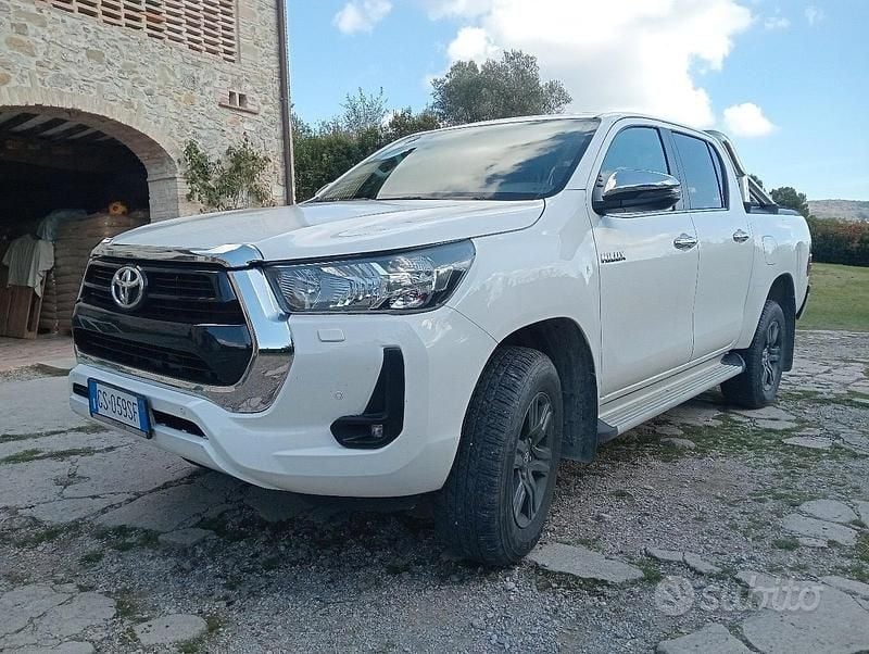 Usata Toyota HiLux 150 CV (110 kW) 2024 Bianco Pick-up