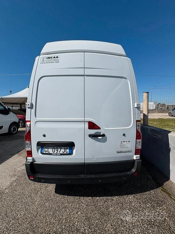 Begagnad Renault Master 150 HK (110 kW) 2022 Vit Minibuss