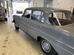 Usata Mercedes 190 80 CV (58 kW) 1964 Grigio Berlina