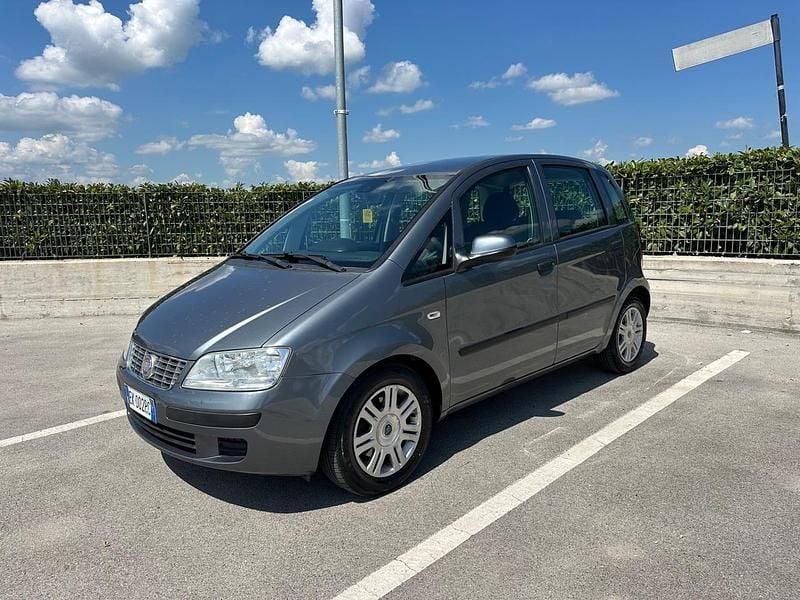 Usata Fiat Idea Dynamic 120 CV (88 kW) 2011 Grigio Monovolume
