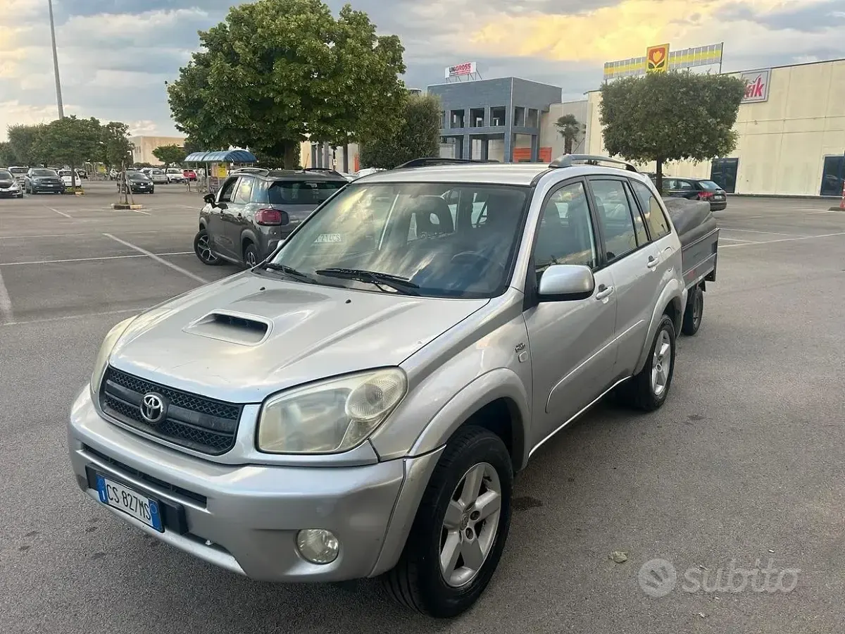 Usata Toyota RAV4 116 CV (85 kW) 2005 Grigio SUV