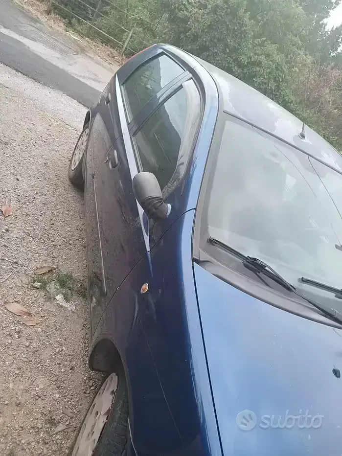 Usata Fiat Punto 60 CV (44 kW) 2002 Bluazzurro Utilitaria