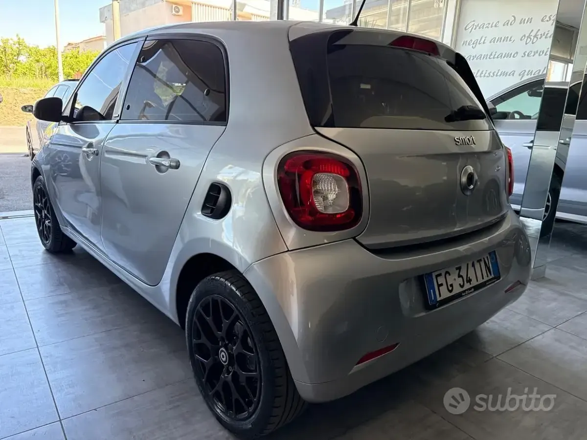Usata Smart ForFour Prime 71 CV (52 kW) 2017 Grigio Utilitaria
