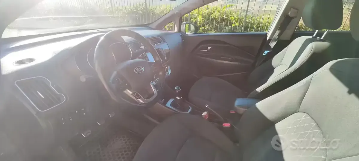 Usata Kia Rio 75 CV (55 kW) 2016 Grigio Utilitaria