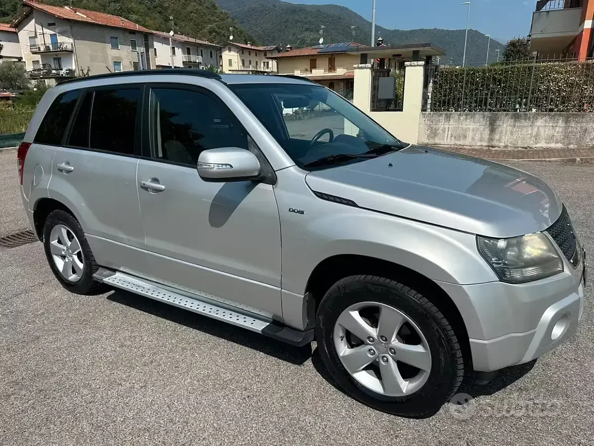Usata Suzuki Vitara 129 CV (94 kW) 2011 Grigio Station wagon