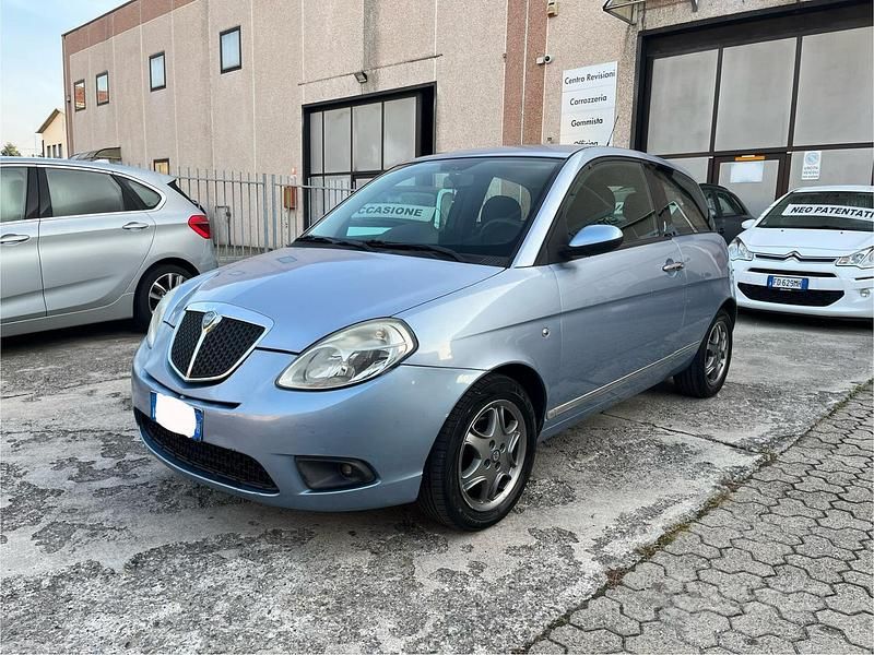 Blu/azzurro Usata 2008 Lancia Ypsilon Due volumi | 2990 € (Buon prezzo) - Immagine 1/4