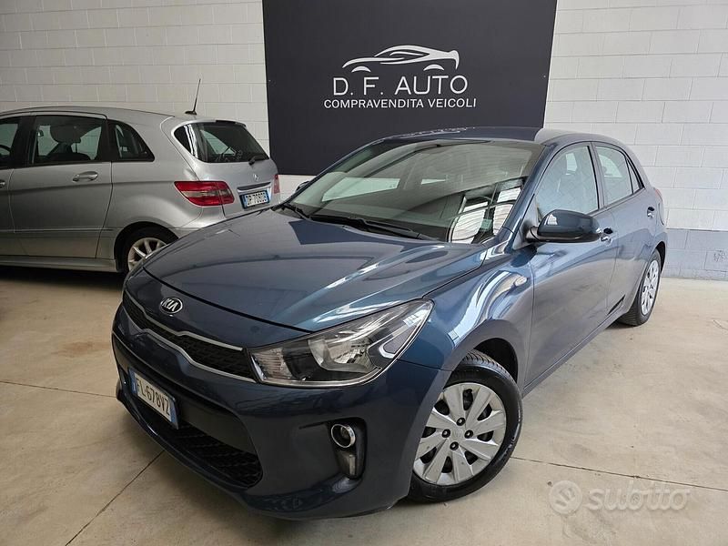Usata Kia Rio 84 CV (61 kW) 2017 Grigio Berlina