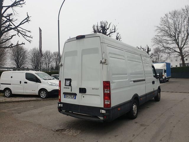 Usata Iveco Daily 170 CV (125 kW) 2013 Bianco(met.) Berlina