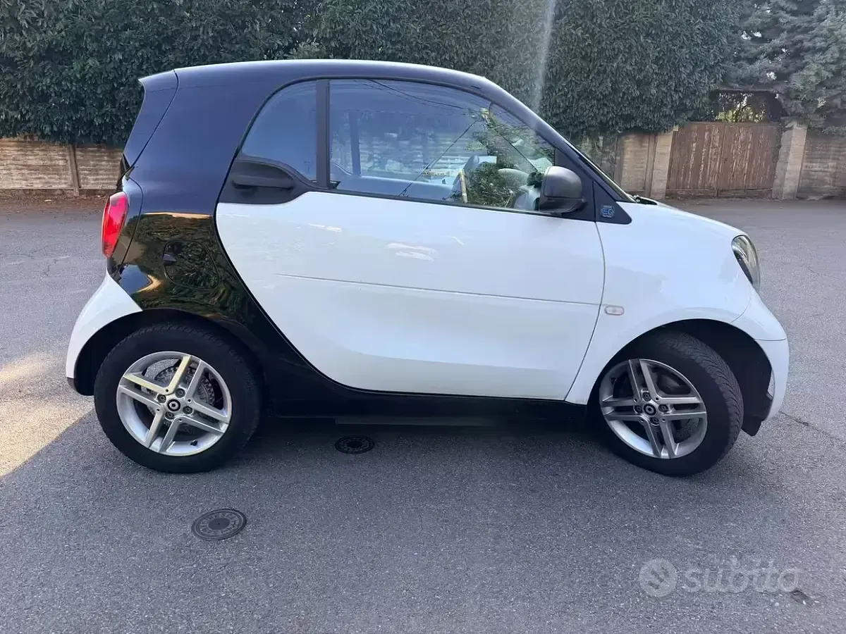 Usata Smart ForTwo Electric Drive Edition #1 60 kW (82 CV) 2021 Bianco Berlina