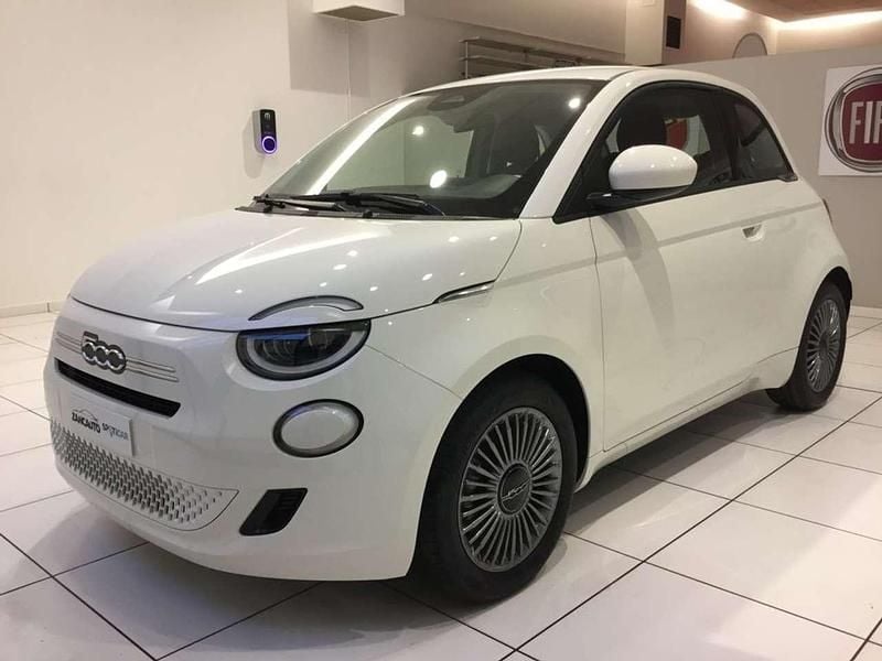 Neu Fiat 500 70 PS (51 kW) 2026 Weiß Limousine