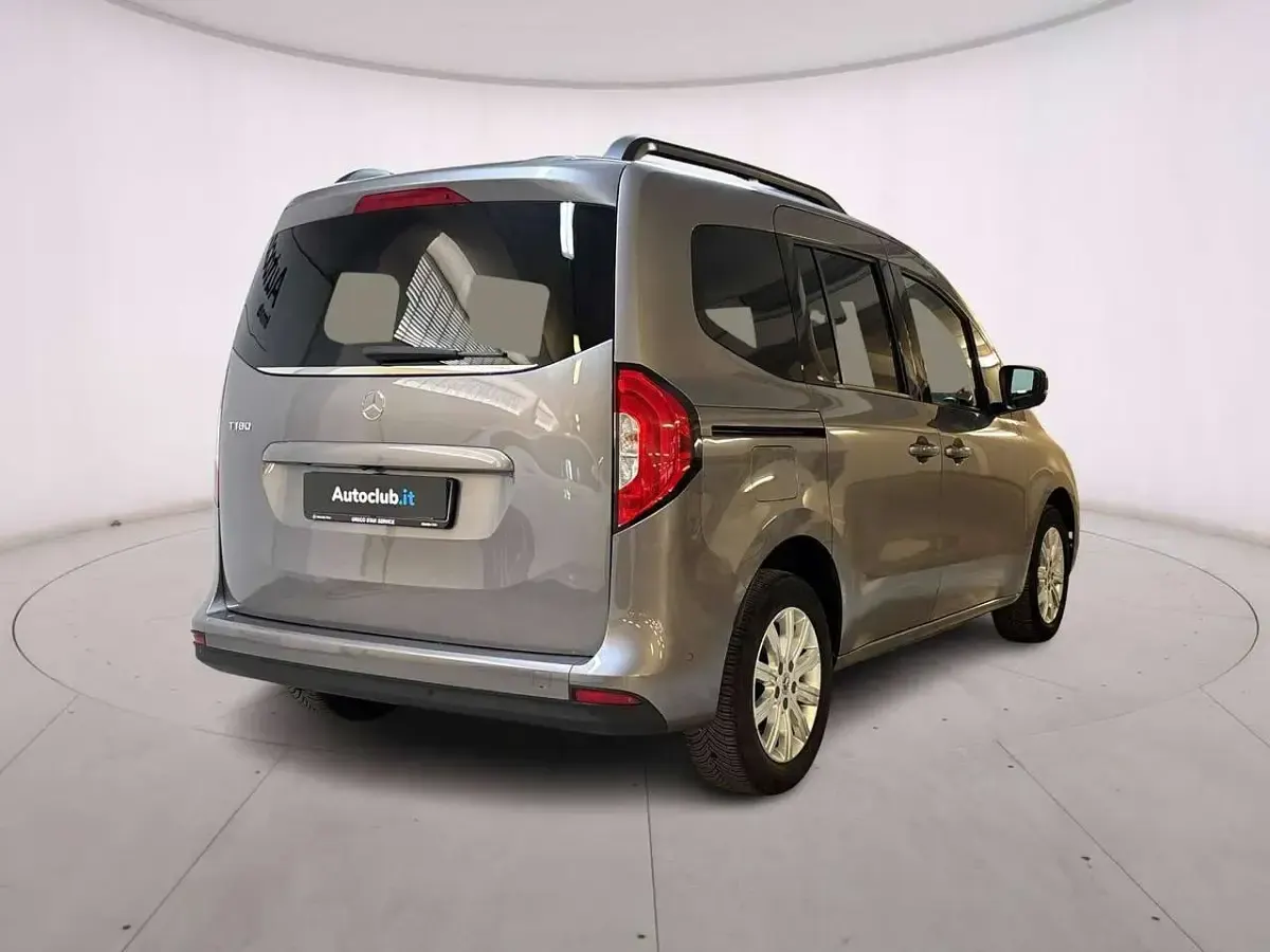 Usata Mercedes T180 Premium 131 CV (96 kW) 2023 Grigio scuro Monovolume