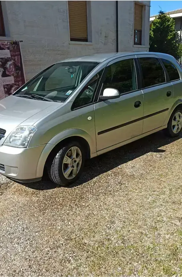 Usata Opel Meriva 101 CV (74 kW) 2012 Grigio Monovolume