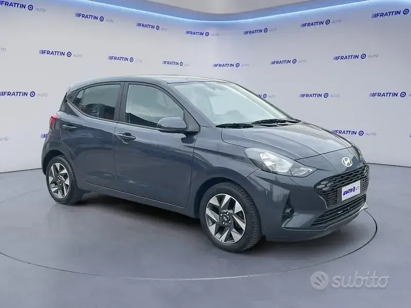Usata Hyundai i10 67 CV (49 kW) 2024 Aurora grey [a7g]  micalizzat Utilitaria
