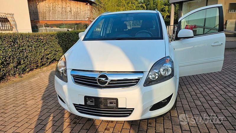Usata Opel Zafira 110 CV (80 kW) 2012 Bianco Monovolume