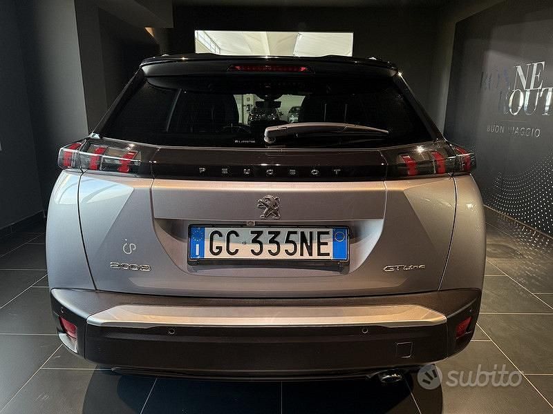 Usata Peugeot 2008 GT 131 CV (96 kW) 2020 Grigio arge. + nero SUV