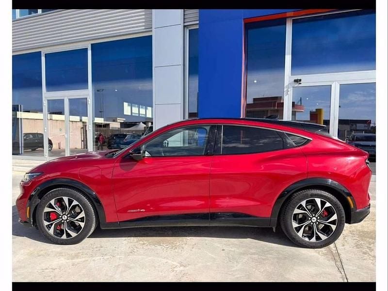 Usata Ford Mustang Mach-E Standard Range 197 kW (269 CV) 2021 Lucid red SUV