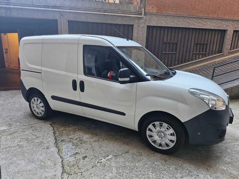 Bianco Usata 2018 Opel Combo Monovolume | 7890 € (Buon prezzo) - Immagine 1/4