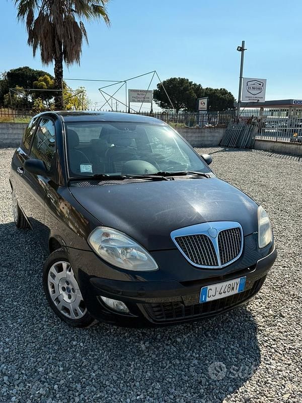 Usata Lancia Ypsilon 70 CV (51 kW) 2003 Nero Utilitaria